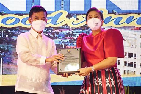 Muntinlupa Mayor Fresnedi cites gains of his administration in .